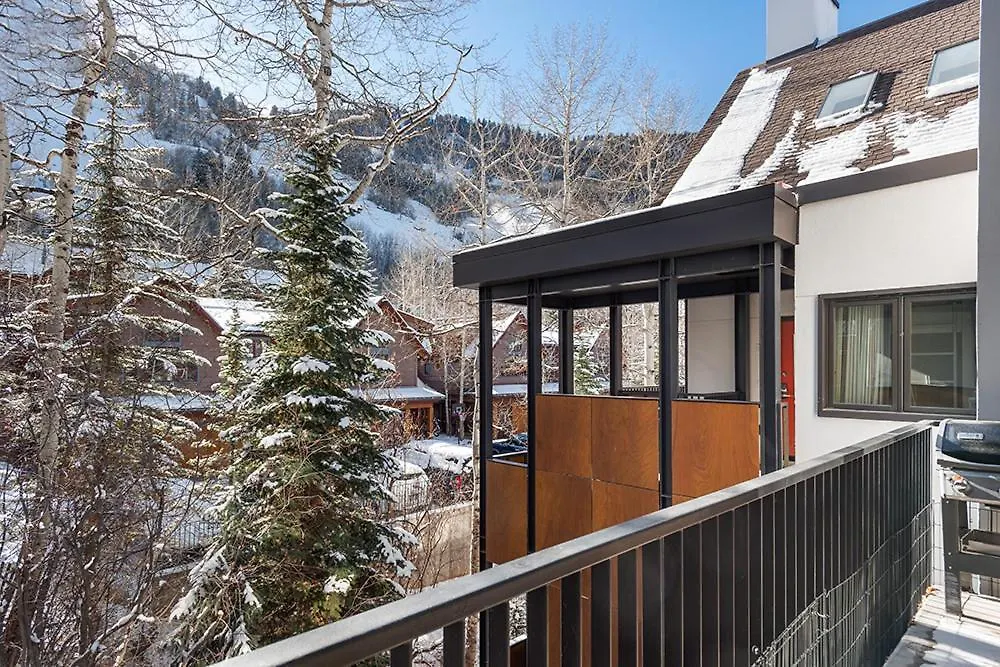 Fifth Avenue 303, Newly Remodeled, Light-Filled 3 Bdr Condo, Close To Ski Slopes-1