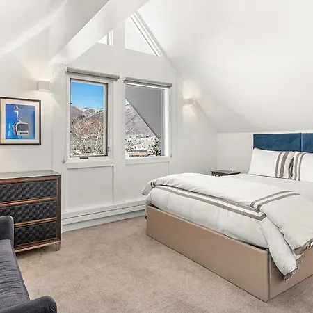 Fifth Avenue 303, Newly Remodeled, Light-Filled 3 Bdr Condo, Close To Ski Slopes-3