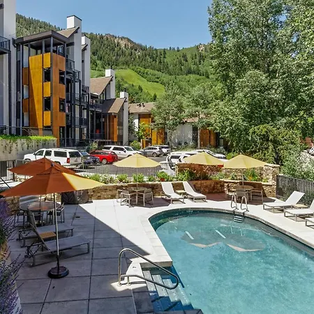 Fifth Avenue 303, Newly Remodeled, Light-Filled 3 Bdr Condo, Close To Ski Slopes-2